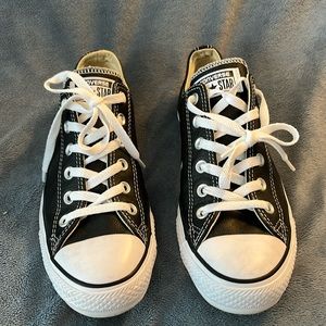 Black Leather Converse Low Top Sneakers Mens 7.5/Women 9.5